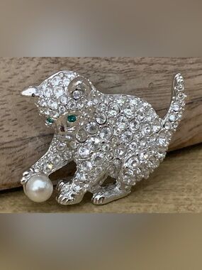 Swarovski Silver Crystal Kitten Cat Brooch with Pearl Accent